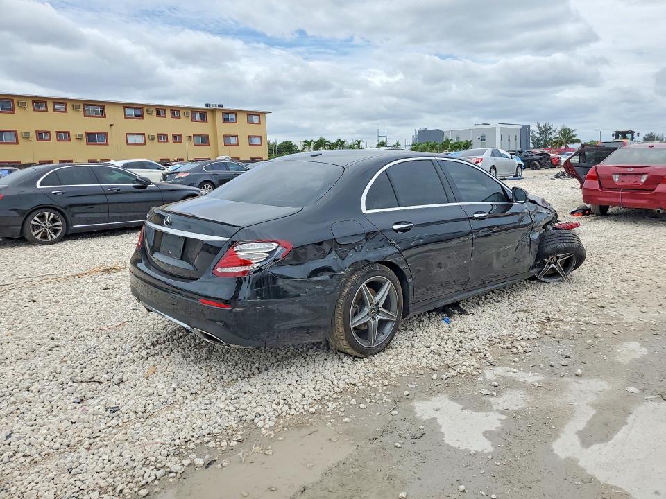 2019 Mercedes-benz E-klasse VIN WDDZF4JB4KA517429 COPART salvage auction — SIDE, Fl - Cert Of Title Slvg Rebuildable, sold $3,300 on 2026-08-07 (photo 3)