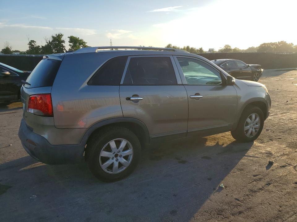 2011 Kia Sorento VIN 5XYKT4A10BG114981 COPART salvage auction — REAR END, Fl - Cert Of Title Slvg Rebuildable, sold $1,400 on 2026-07-02 (photo 3)