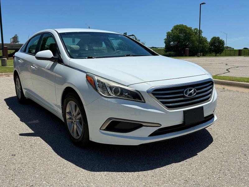 2016 Hyundai Sonata VIN 5NPE24AF7GH265764 COPART salvage auction — MINOR DENT/SCRATCHES, Ok - Certificate Of Title (P), sold $2,900 on 2026-07-02 (photo 1)