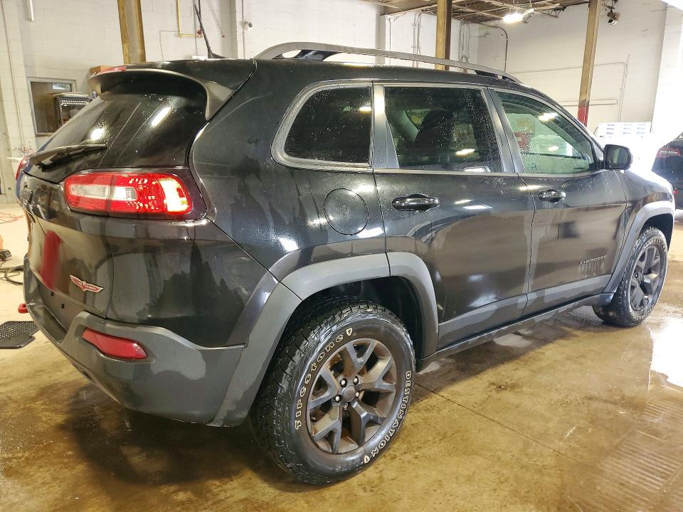2016 Jeep Cherokee VIN 1C4PJMBB0GW271844 COPART salvage auction — MINOR DENT/SCRATCHES, On - Permit No Brand - Unfit (P), sold $4,300 on 2026-07-03 (photo 3)