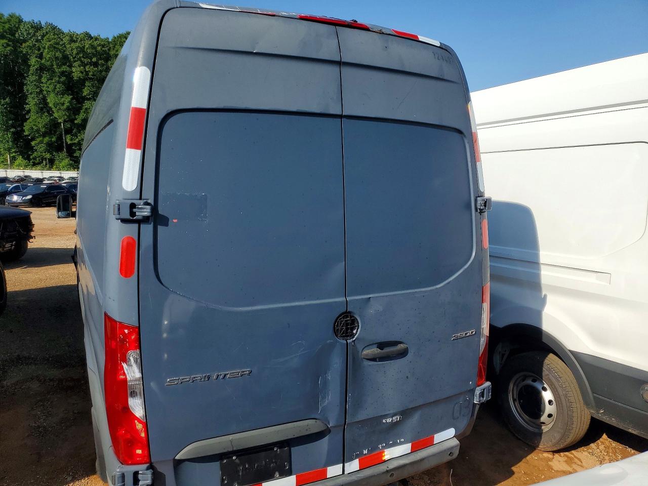 2019 Mercedes-benz Sprinter VIN WD4PF1CD9KP129209 COPART salvage auction — Rear End, FL - DEALER ONLY CLEAN TITLE, sold $8,800 on 2026-07-01 (photo 6)