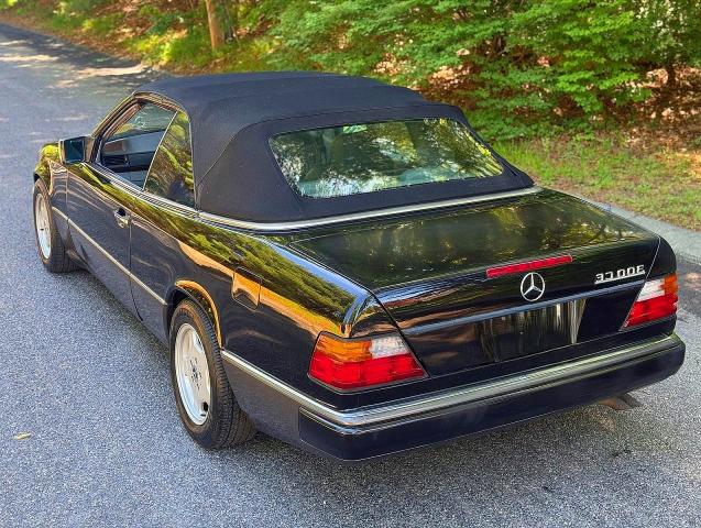 1993 Mercedes-benz 300 VIN WDBEA66E7PB922559 COPART salvage auction — NORMAL WEAR, FL - CERTIFICATE OF TITLE (P), sold $8,700 on 2026-07-20 (photo 3)