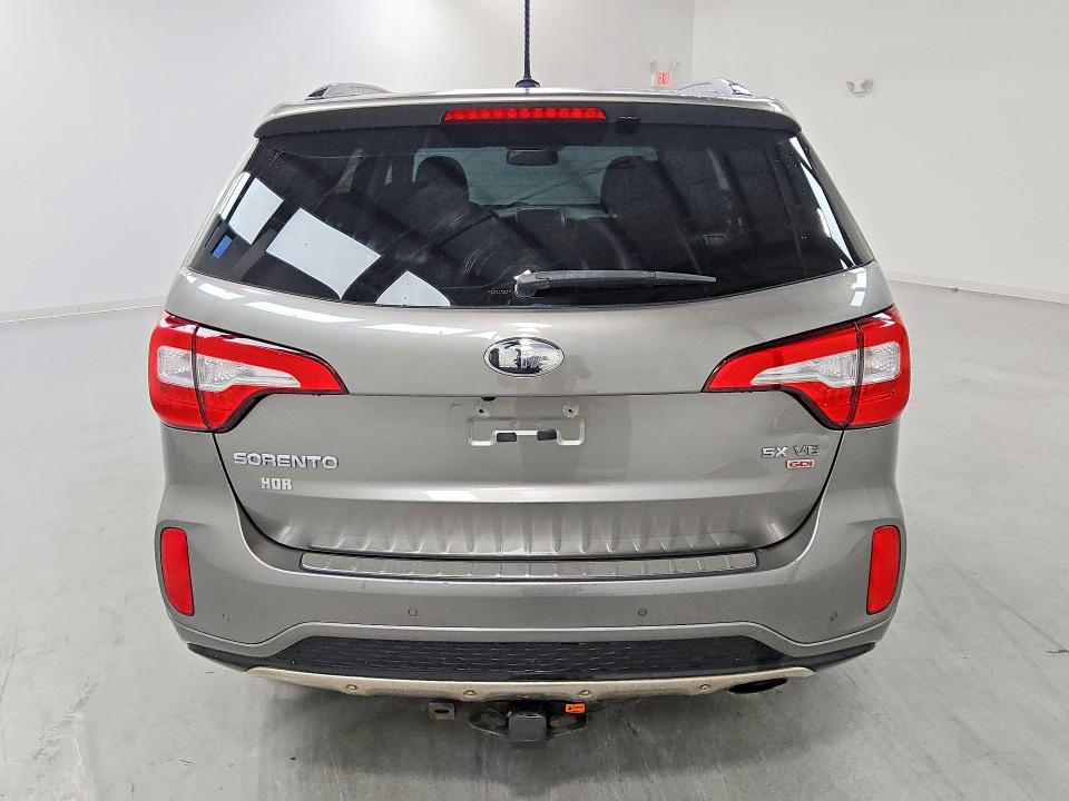 2014 Kia Sorento VIN 5XYKW4A78EG548758 COPART salvage auction — MINOR DENT/SCRATCHES, Wv - Certificate Of Title, sold $2,600 on 2026-07-07 (photo 6)