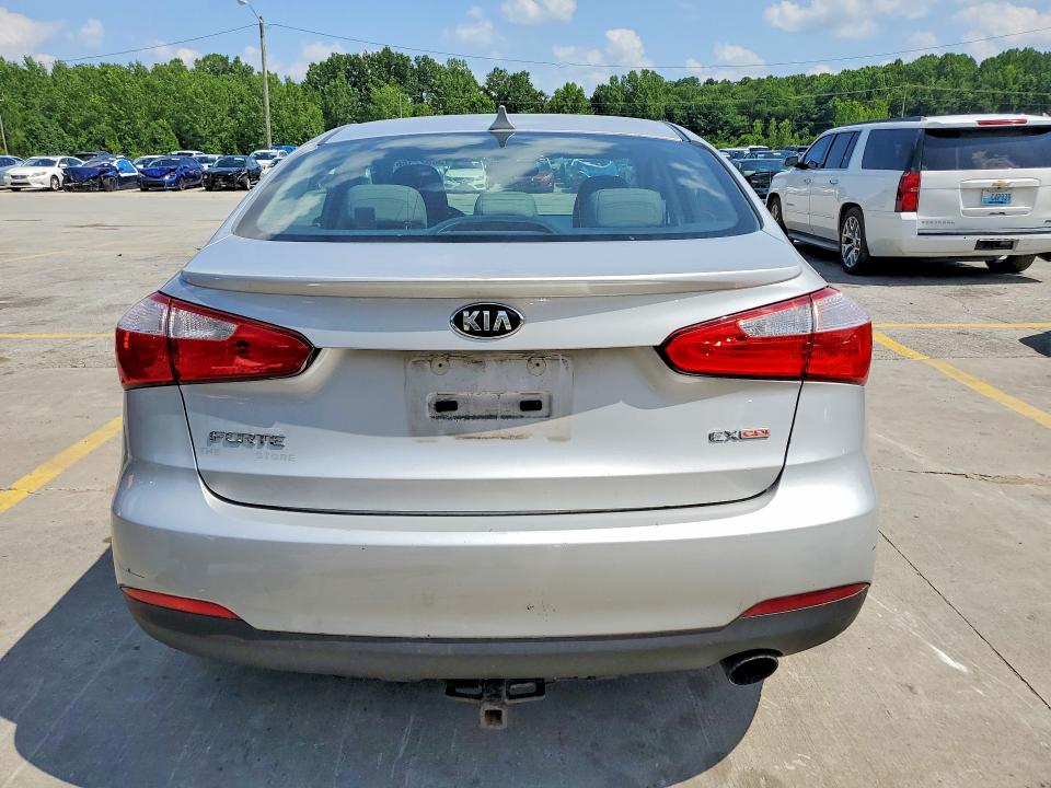 2015 Kia Forte VIN KNAFX4A8XF5338581 COPART salvage auction — WATER/FLOOD, Ky - Cert Of Title-Salvage Water, sold $600 on 2026-07-20 (photo 6)