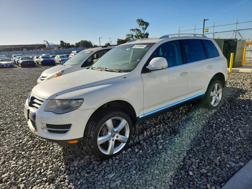 2010 Volkswagen Touareg VIN WVGBF7A9XAD000817 COPART salvage auction — MINOR DENT/SCRATCHES, Ca - Dis/Dlr/Exp Only Junk Receipt, sold $425 on 2026-07-30 (photo 1)
