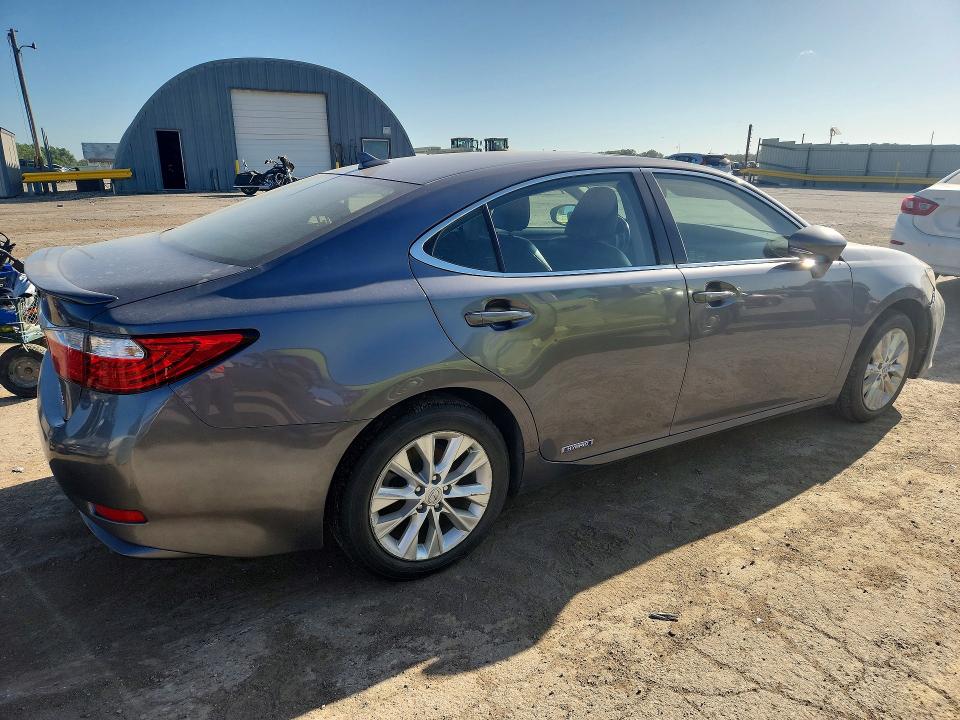 2013 Lexus ES VIN JTHBW1GG4D2010720 COPART salvage auction — WATER/FLOOD, Ks - Flood - Salvage, sold $3,300 on 2026-09-16 (photo 3)