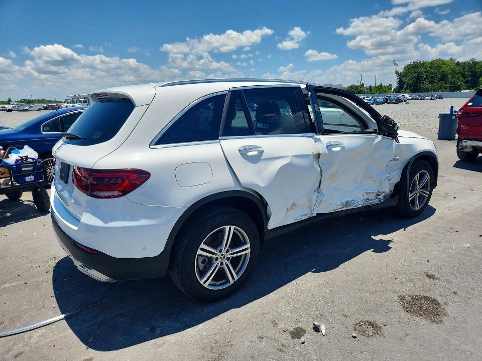 2022 Mercedes-benz VIN W1N0G8DB5NV388643 COPART salvage auction — SIDE, Fl - Cert Of Title Slvg Rebuildable, sold $9,800 on 2026-07-13 (photo 3)