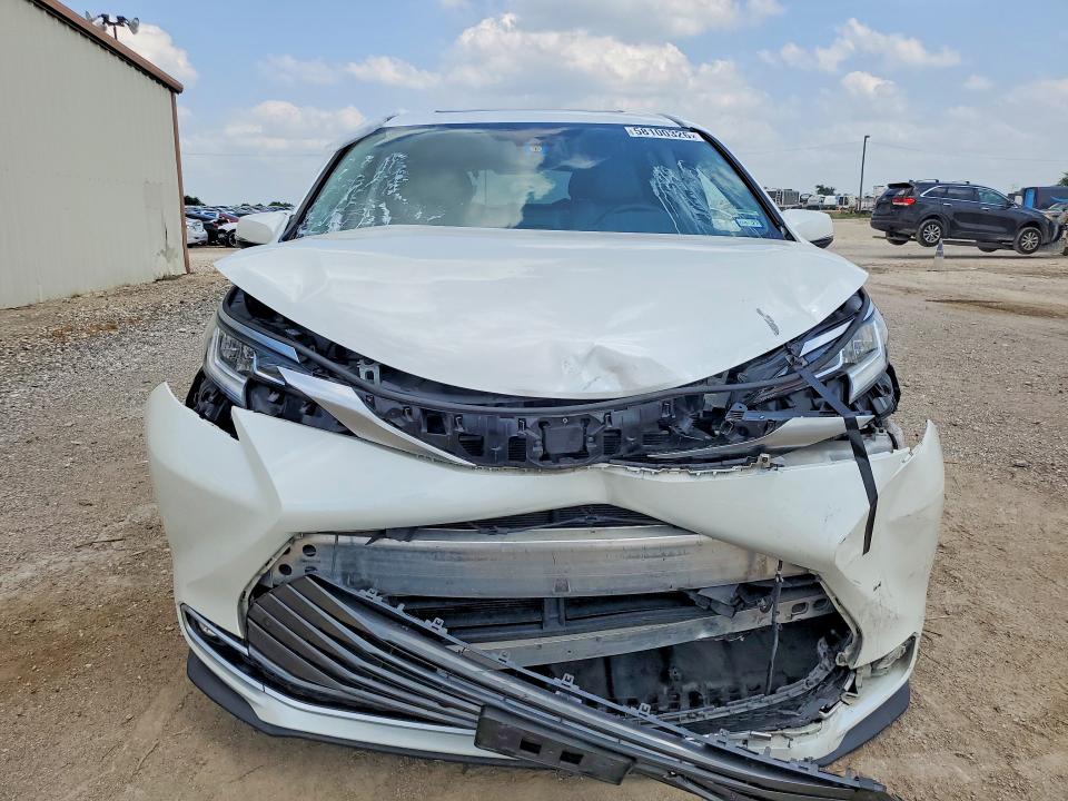 2021 Toyota VIN 5TDZRKEC1MS032910 COPART salvage auction — FRONT END, Tx - Salvage Vehicle Title, sold $17,100 on 2026-07-29 (photo 5)