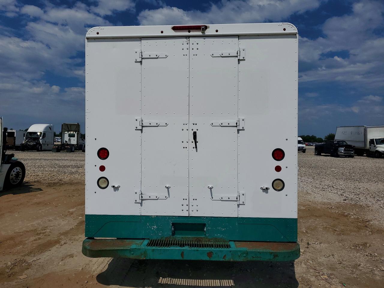 2012 Workhorse custom chassis Commercial chassis VIN 5B4LFG2E1C3448723 COPART salvage auction — Normal Wear, MO - CERTIFICATE OF TITLE, sold $5,900 on 2026-09-09 (photo 6)
