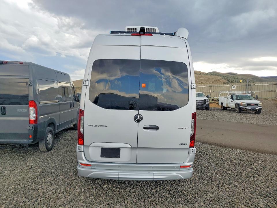 2024 Mercedes-benz Sprinter VIN W1X4NBVY1RT173311 COPART salvage auction — ROLLOVER, CA - SALVAGE CERTIFICATE, sold $16,100 on 2026-07-23 (photo 6)