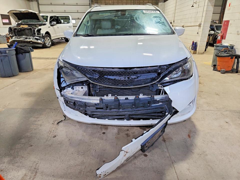 2017 Chrysler Pacifica VIN 2C4RC1EG8HR550929 COPART salvage auction — FRONT END, Mi - Certificate Of Title, sold $2,400 on 2026-07-09 (photo 5)