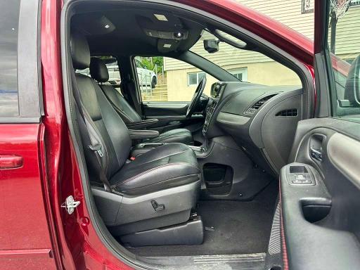 2017 Dodge Caravan VIN 2C4RDGEG1HR738000 COPART salvage auction — MINOR DENT/SCRATCHES, Ma - Certificate Of Title (P), sold $4,150 on 2026-08-05 (photo 5)