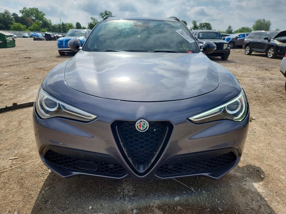2022 Alfa romeo Stelvio VIN ZASPAKBN7N7D42339 COPART salvage auction — MINOR DENT/SCRATCHES, Il - Certificate Of Title, sold $10,800 on 2026-08-18 (photo 5)