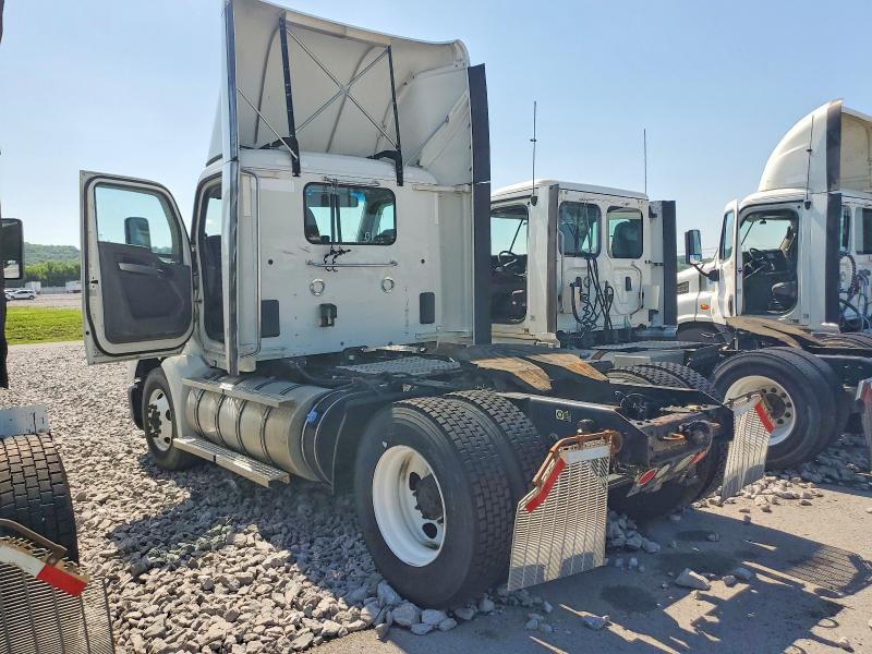 2017 Kenworth Constructi VIN 1XKYAP8X2HJ171675 COPART salvage auction — NORMAL WEAR, IN - CERTIFICATE OF TITLE, sold $5,000 on 2026-07-07 (photo 4)