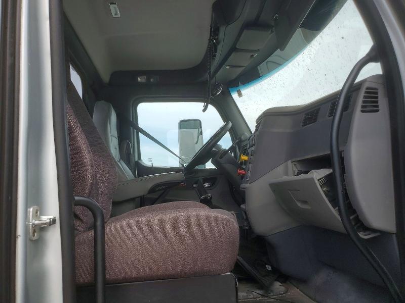 2016 Peterbilt 579 VIN 1XPBD49X3GD325389 COPART salvage auction — FRONT END, TX - SALVAGE VEHICLE TITLE, sold $10,400 on 2026-07-09 (photo 6)