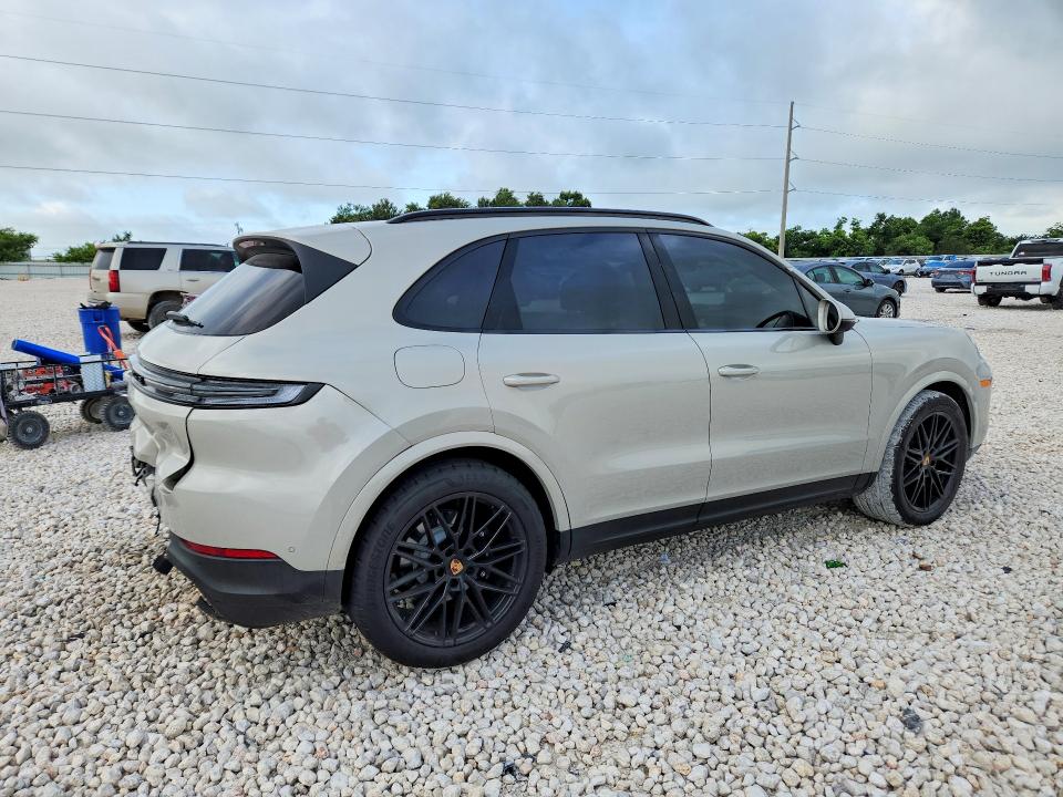 2025 Porsche Cayenne VIN WP1AA2AY7SDA02792 COPART salvage auction — REAR END, Tx - Salvage Vehicle Title, sold $48,750 on 2026-08-13 (photo 3)