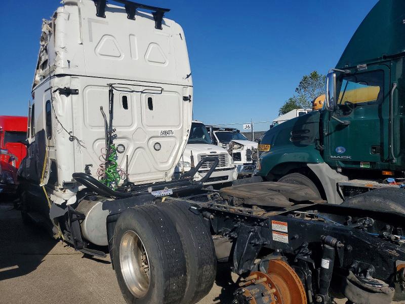 2025 Freightliner Cascadia 126 VIN 3AKJHHDR8SSVY1041 COPART salvage auction — ALL OVER, OH - CERT OF TITLE-SALVAGE, sold $33,250 on 2026-07-09 (photo 3)