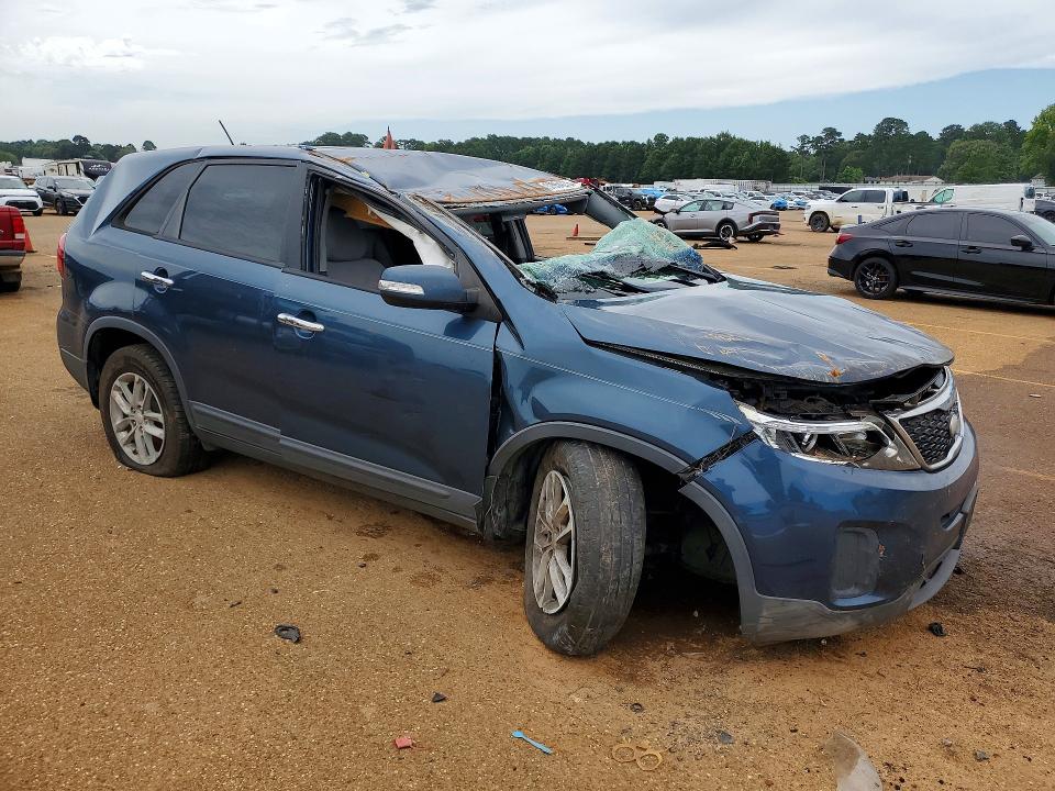 2015 Kia VIN 5XYKT3A65FG555775 COPART salvage auction — ROLLOVER, TX - CERTIFICATE OF TITLE, sold $700 on 2026-07-20 (photo 4)