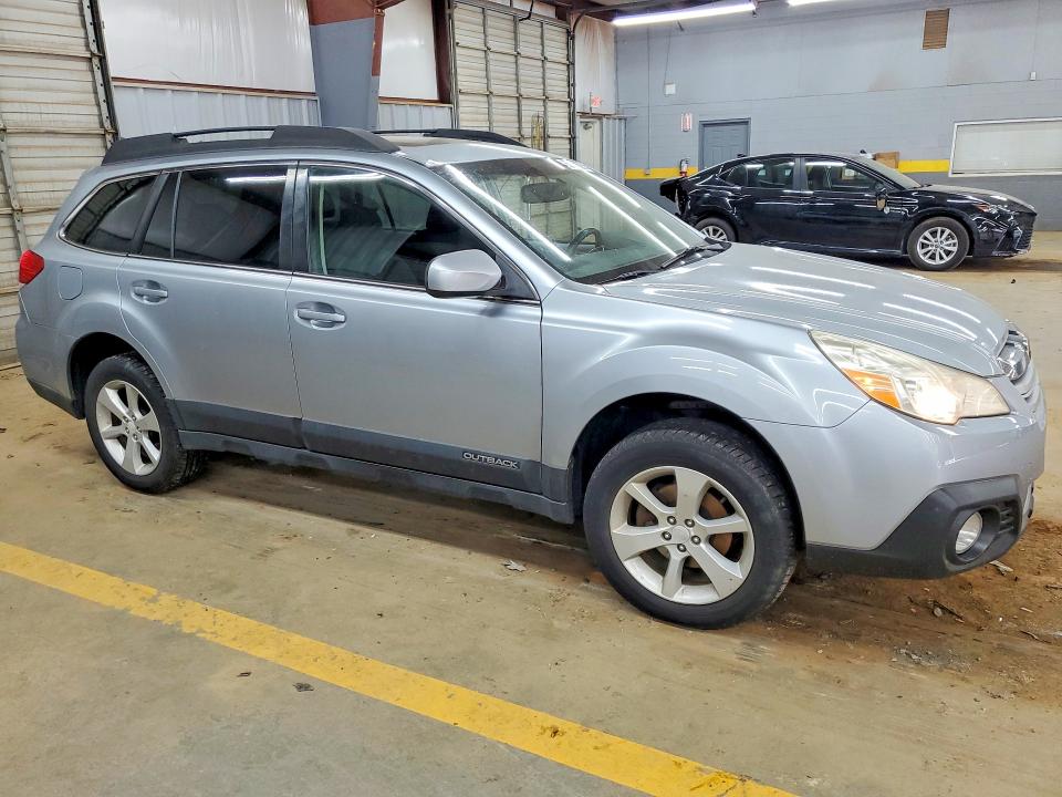 2014 Subaru Outback VIN 4S4BRCDC8E3305669 COPART salvage auction — REAR END, Nc - Salvage Certificate Of Title, sold $1,100 on 2026-07-29 (photo 4)