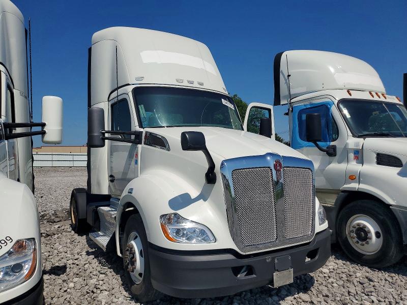 2017 Kenworth T680 VIN 1XKYAP8X9HJ171656 — COPART salvage auction photo