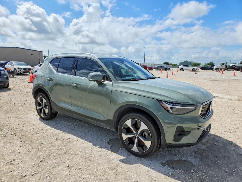 2025 Volvo VIN YV4L12UE4S2461637 COPART salvage auction — WATER/FLOOD, Tx - Salvage Title-Flood Damage, sold $10,700 on 2026-07-23 (photo 4)