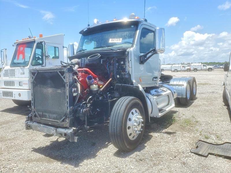2016 Peterbilt 579 VIN 1XPBD49X3GD325389 COPART salvage auction — FRONT END, TX - SALVAGE VEHICLE TITLE, sold $10,400 on 2026-07-09 (photo 2)