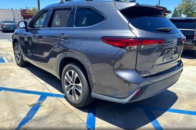 2021 Toyota Highlander VIN 5TDGZRAH5MS520758 COPART salvage auction — MINOR DENT/SCRATCHES, CA - DIS/DLR/EXP ONLY CLEAN TITLE, sold $16,900 on 2026-07-20 (photo 3)