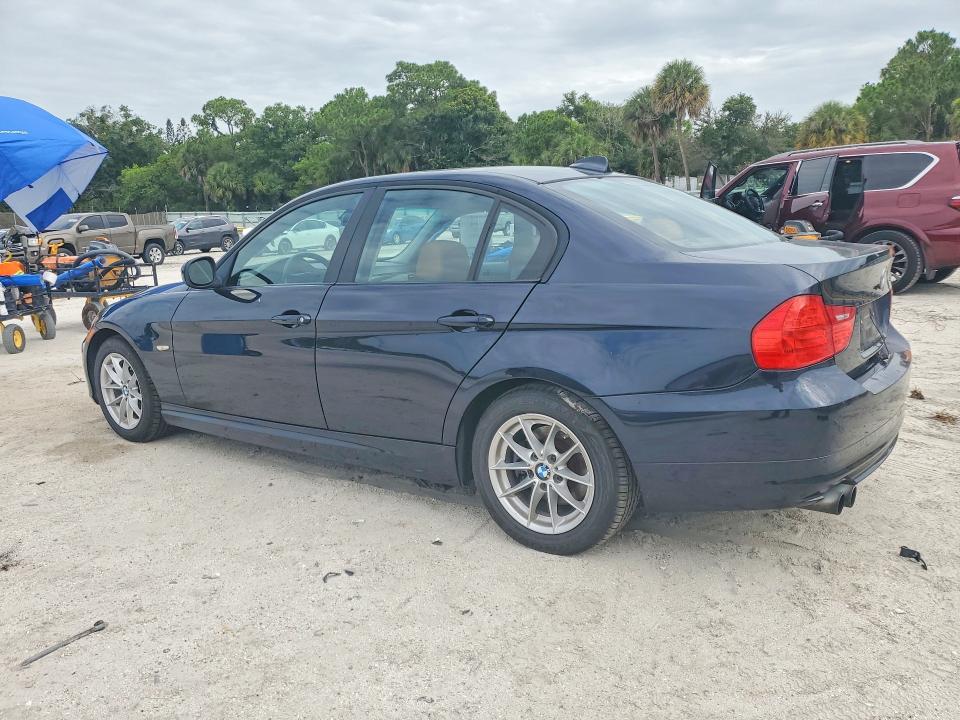 2010 BMW 3er VIN WBAPH7G51ANM51490 COPART salvage auction — SIDE, Fl - Cert Of Title Slvg Rebuildable, sold $100 on 2026-07-29 (photo 2)