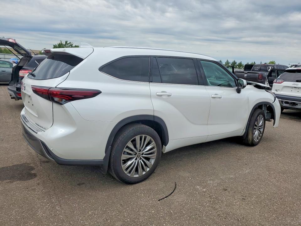 2024 Toyota Highlander VIN 5TDKDRBH5RS564595 COPART salvage auction — FRONT END, Mn - Cert Of Title-Salvage, sold $18,600 on 2026-07-02 (photo 3)