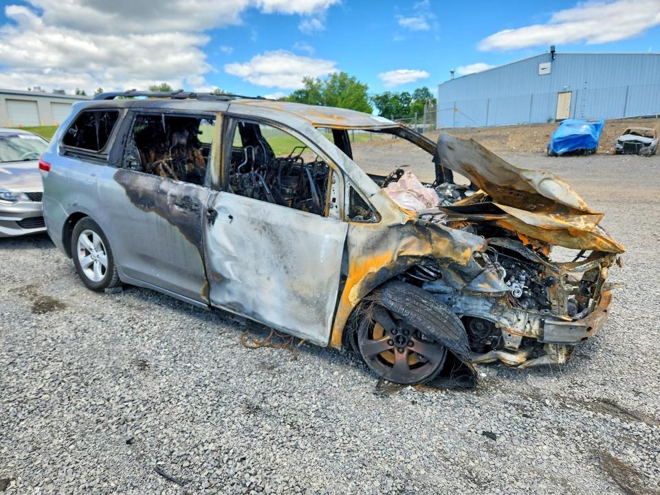 2011 Toyota Sienna VIN 5TDKK3DCXBS153476 COPART salvage auction — BURN, PA - CERTIFICATE OF SALVAGE, sold $325 on 2026-07-14 (photo 4)