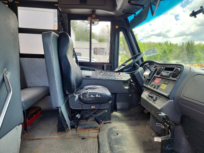 2012 Thomas Chassis b2 VIN 4UZABRDU1CCBP5522 COPART salvage auction — NORMAL WEAR, ON - PERMIT NO BRAND - UNFIT, sold $2,500 on 2026-09-17 (photo 5)
