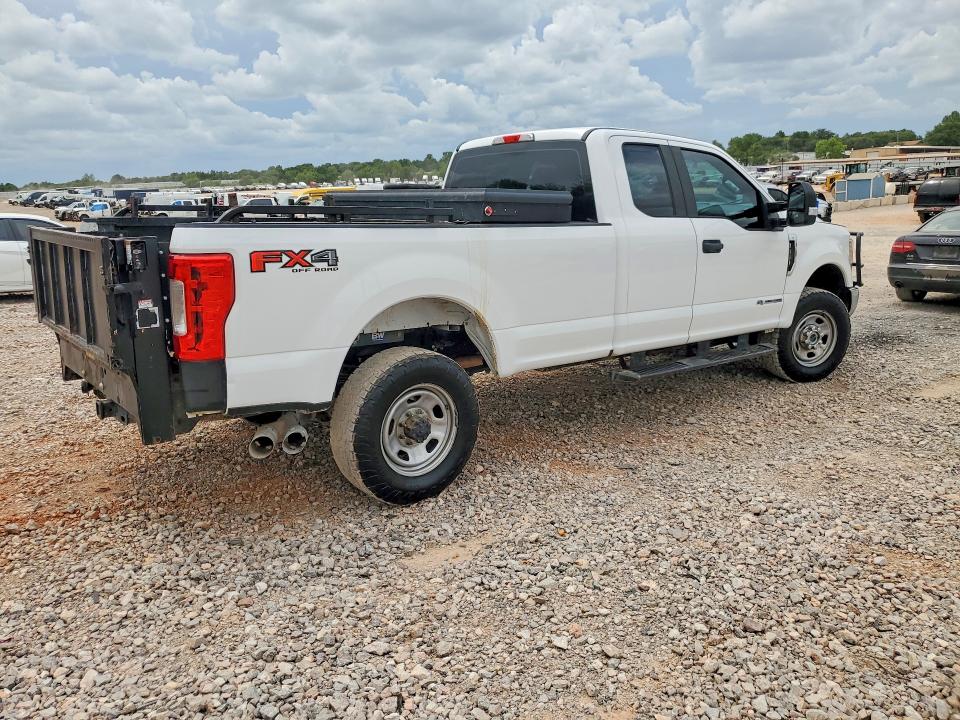 2018 Ford F350 VIN 1FT8X3BT5JEC12484 COPART salvage auction — MINOR DENT/SCRATCHES, Tx - Certificate Of Title (P), sold $8,000 on 2026-07-02 (photo 3)