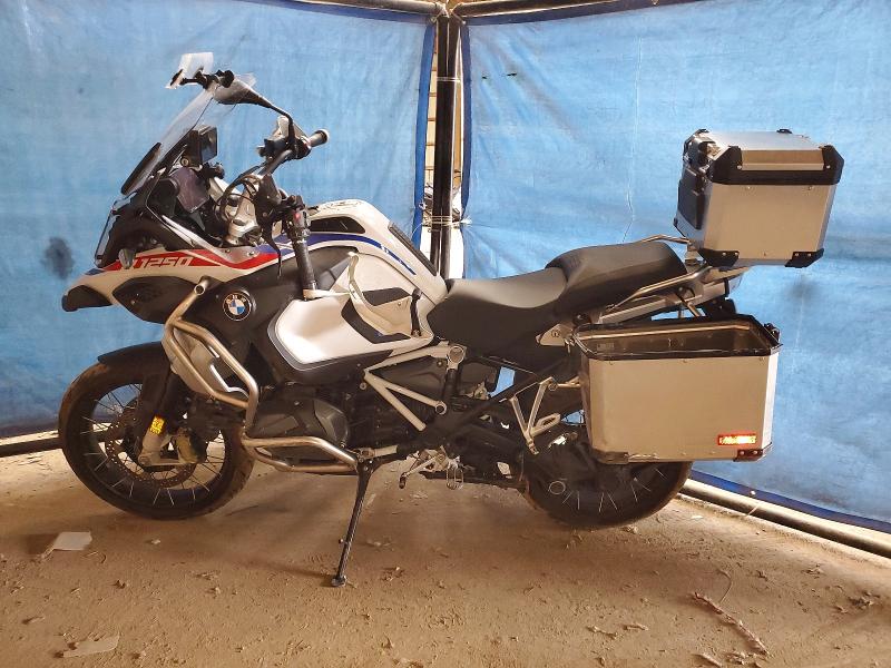 2021 BMW R 1250 VIN WB10M1309M6D62837 COPART salvage auction — FRONT END, ON - PERMIT IRREPAIRABLE, sold $10,100 on 2026-07-14 (photo 3)