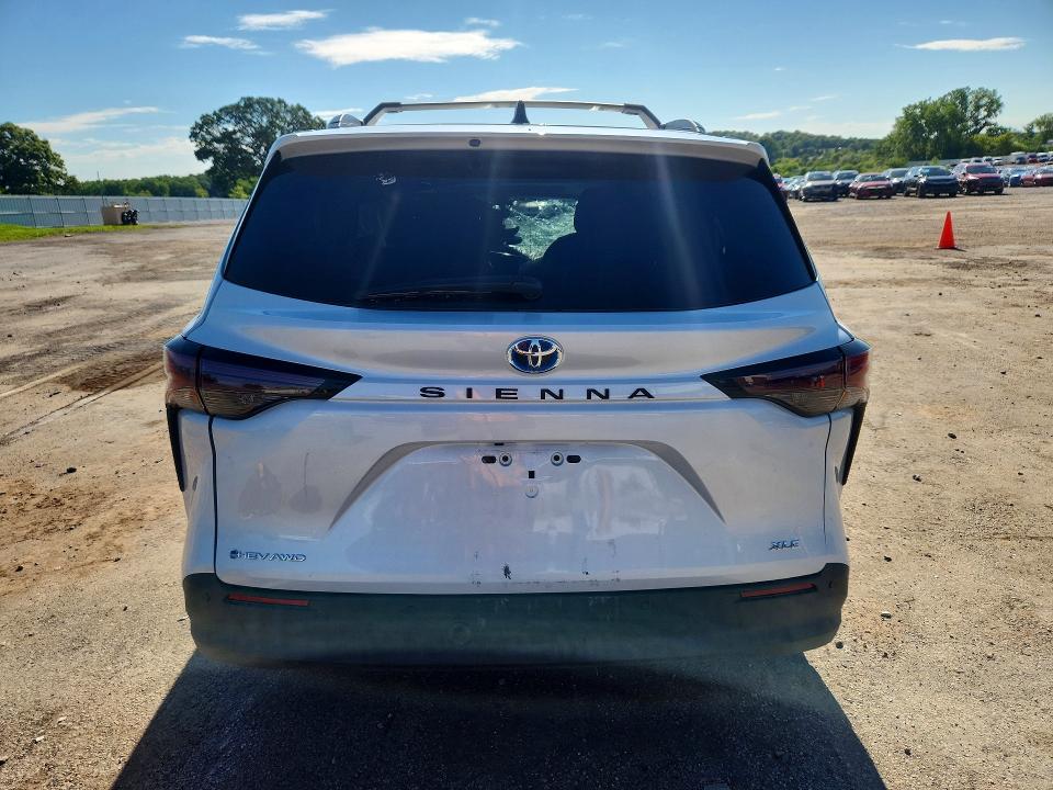 2025 Toyota Sienna VIN 5TDJSKFC3SS181073 COPART salvage auction — SIDE, Salvage Title, sold $500 on 2026-07-28 (photo 6)