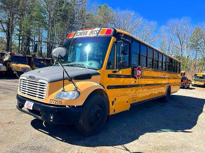 2015 Freightliner Chassis VIN 4UZABRDU9FCFW9516 COPART salvage auction — NORMAL WEAR, MA - CERTIFICATE OF TITLE (P), sold $1,500 on 2026-07-09 (photo 2)