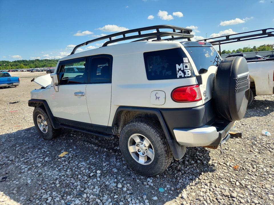 2010 Toyota Fj cruiser VIN JTEBU4BF0AK079211 COPART salvage auction — FRONT END, IL - SALVAGE CERTIFICATE, sold $4,200 on 2026-07-06 (photo 2)