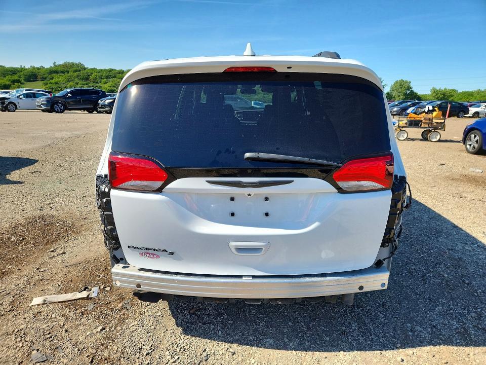 2019 Chrysler VIN 2C4RC1EG3KR527386 COPART salvage auction — REAR END, Il - Salvage Certificate, sold $375 on 2026-07-29 (photo 6)