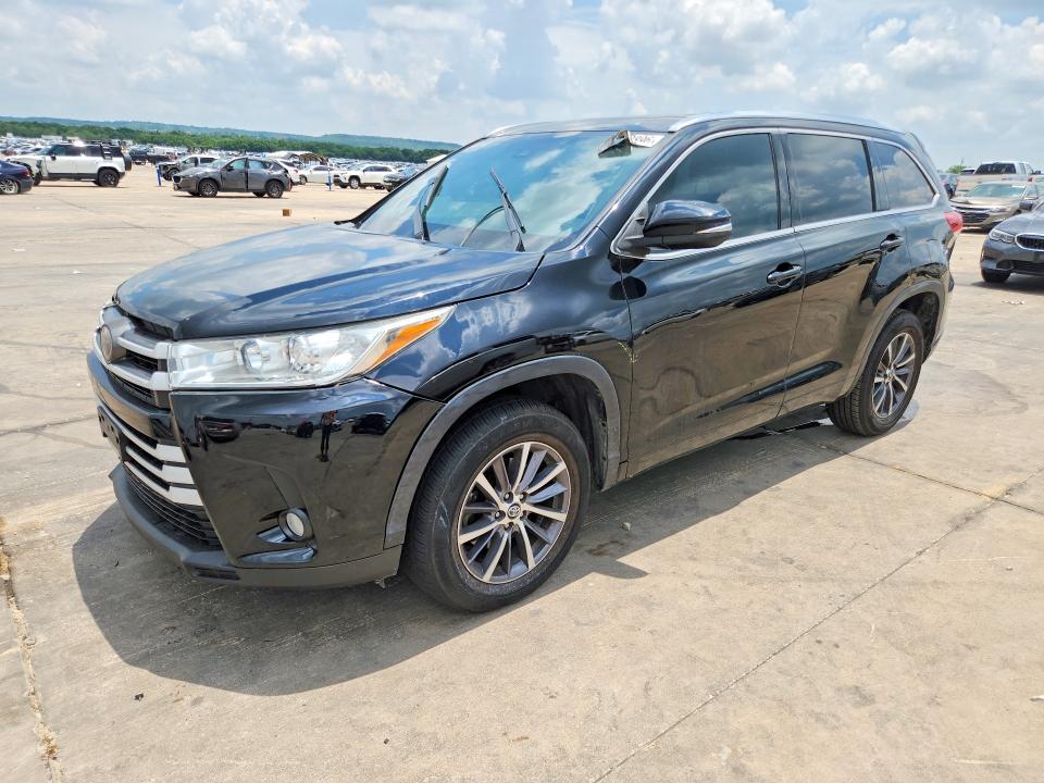 2018 Toyota Highlander VIN 5TDKZRFH8JS531980 COPART salvage auction — INTERIOR BURN, Tx - Salvage Vehicle Title, sold $7,700 on 2026-08-27 (photo 1)