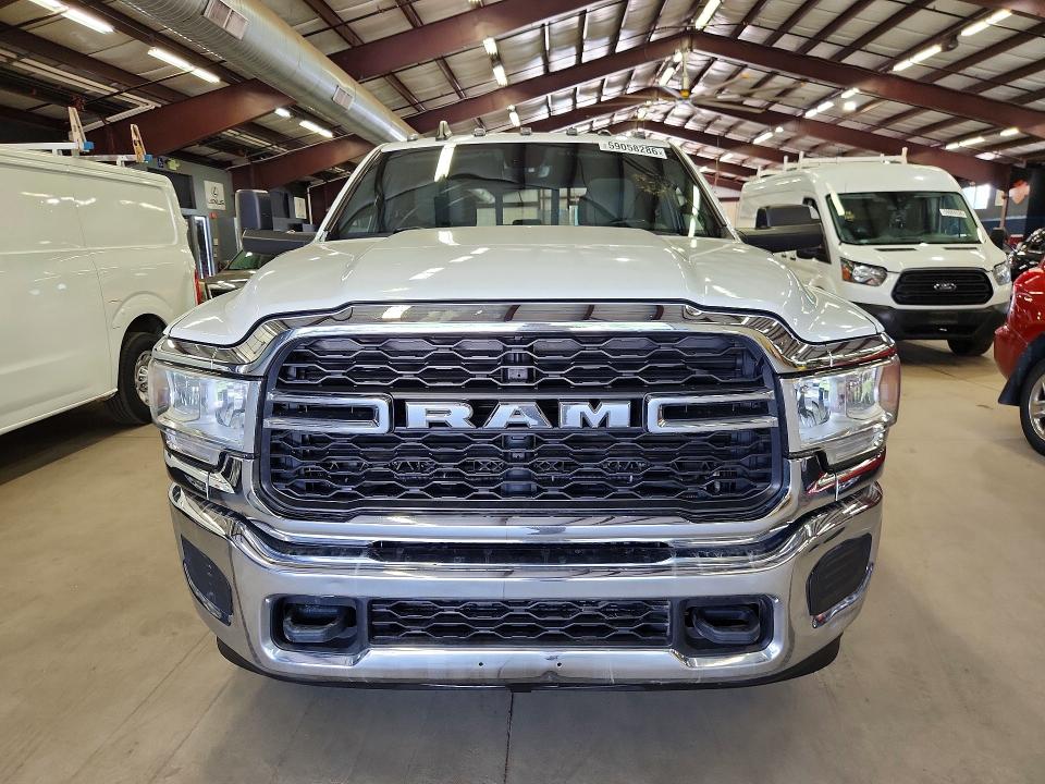 2022 Ram 3500 VIN 3C63RRGL7NG135588 COPART salvage auction — MINOR DENT/SCRATCHES, MA - CERTIFICATE OF TITLE (P), sold $10,600 on 2026-07-30 (photo 5)