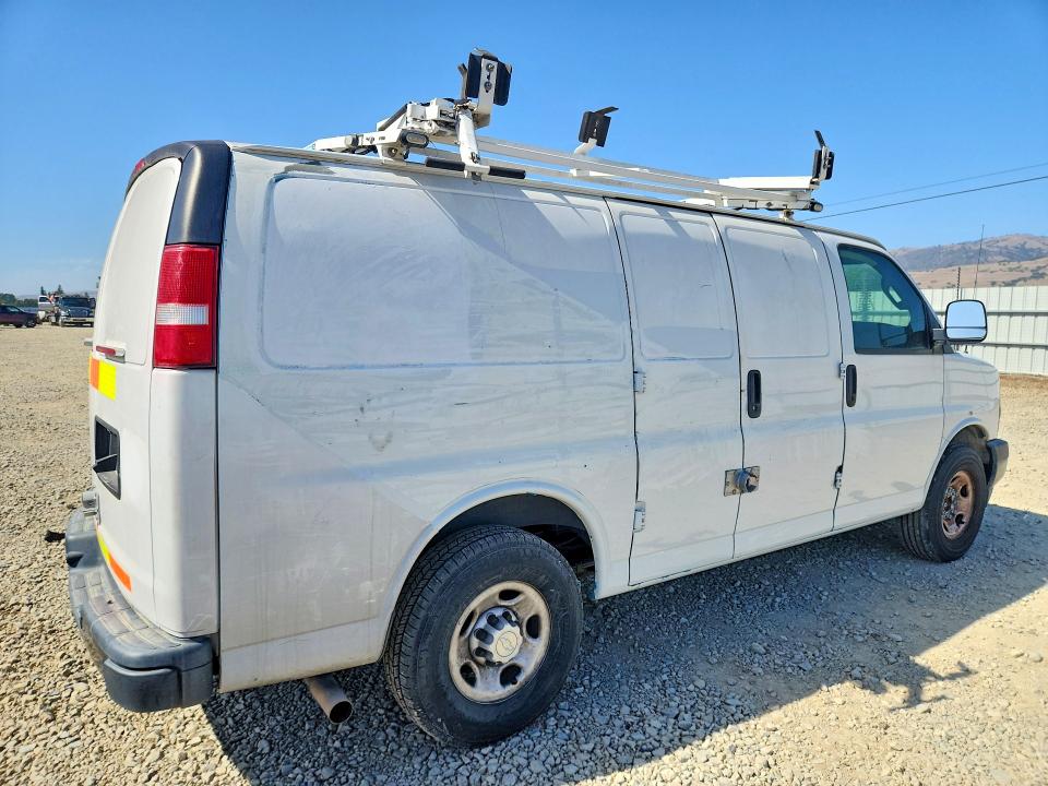2019 Chevrolet Express 2500 VIN 1GCWGAFP9K1221416 COPART salvage auction — MINOR DENT/SCRATCHES, Ca - Dis/Dlr/Exp Only Clean Title, sold $10,800 on 2026-07-07 (photo 3)