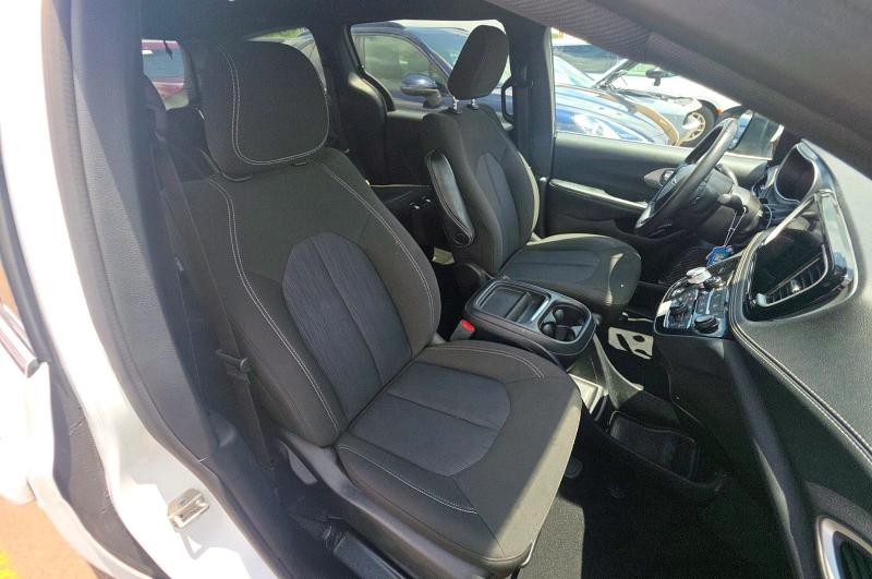 2023 Chrysler Pacifica VIN 2C4RC1FGXPR559578 COPART salvage auction — NORMAL WEAR, Tx - Certificate Of Title (P), sold $6,700 on 2026-07-09 (photo 5)