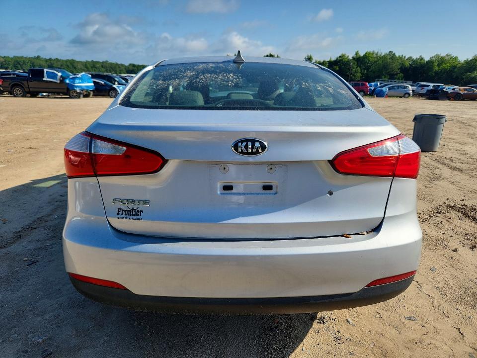 2015 Kia VIN KNAFK4A67F5343282 COPART salvage auction — FRONT END, Fl - Cert Of Title Slvg Rebuildable, sold $725 on 2026-07-17 (photo 6)