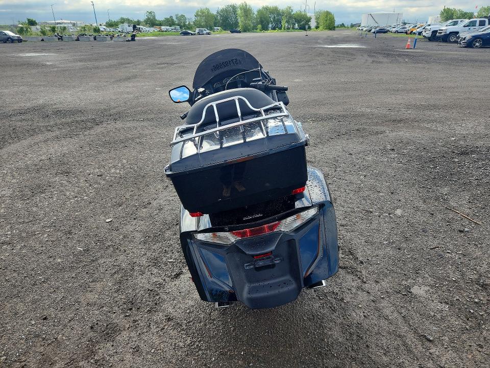 2013 Honda Gl1800 VIN JH2SC6824DK000142 COPART salvage auction — SIDE, QC - IRRECUPERABLE, sold $3,450 on 2026-07-28 (photo 4)