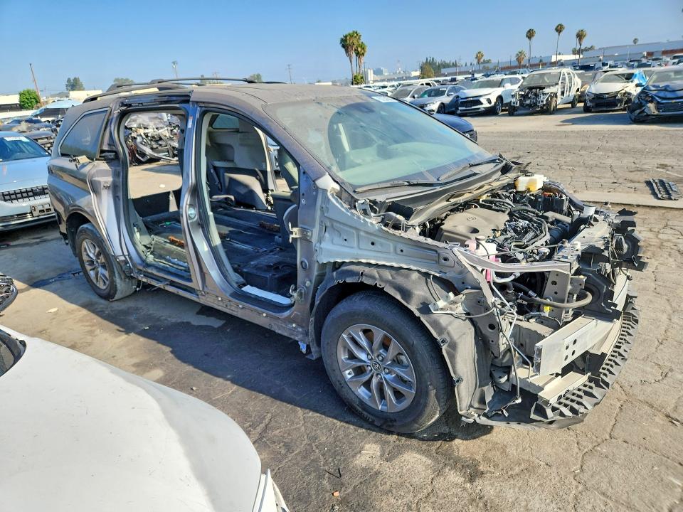 2023 Toyota Sienna VIN 5TDYRKEC4PS146299 COPART salvage auction — STRIPPED, CA - SALVAGE CERTIFICATE, sold $6,000 on 2026-07-28 (photo 4)