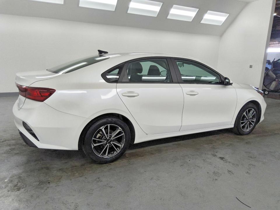 2022 Kia Forte VIN 3KPF24AD3NE499534 COPART salvage auction — NORMAL WEAR, CA - CERTIFICATE OF TITLE, sold $9,400 on 2026-07-14 (photo 3)