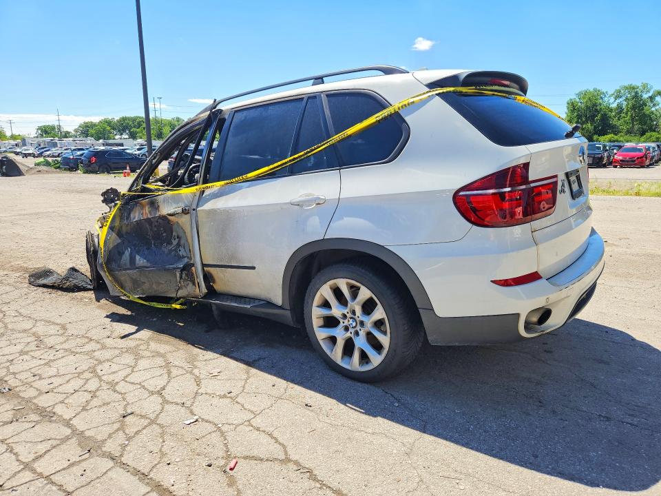 2013 BMW X5 VIN 5UXZV4C59DL994447 COPART salvage auction — BURN, IN - CERTIFICATE OF TITLE, sold $225 on 2026-07-27 (photo 2)