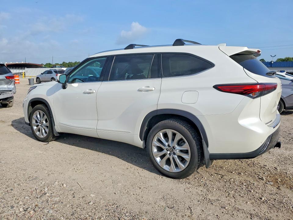 2020 Toyota Highlander VIN 5TDDZRBH9LS028265 COPART salvage auction — MINOR DENT/SCRATCHES, TX - SALVAGE VEHICLE TITLE, sold $13,200 on 2026-07-27 (photo 2)