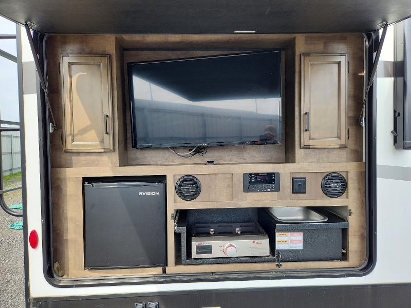 2022 Venture Recreational vehicle (rv) VIN 4EZT13427N8081285 COPART salvage auction — MINOR DENT/SCRATCHES, On - Permit No Brand - Unfit (P), sold $6,900 on 2026-07-09 (photo 9)