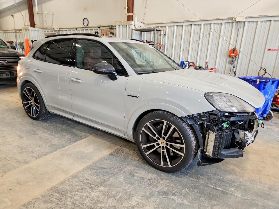 2024 Porsche Cayenne VIN WP1AM2AY4RDA48257 COPART salvage auction — FRONT END, Wi - Cert Of Title-Claim Paid, sold $86,500 on 2026-07-22 (photo 4)