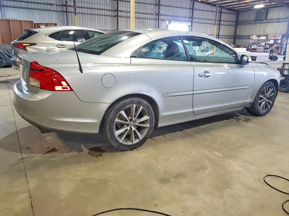 2012 Volvo C70 VIN YV1672MC6CJ123414 COPART salvage auction — FRONT END, FL - CERT OF TITLE SLVG REBUILDABLE, sold $325 on 2026-08-03 (photo 3)